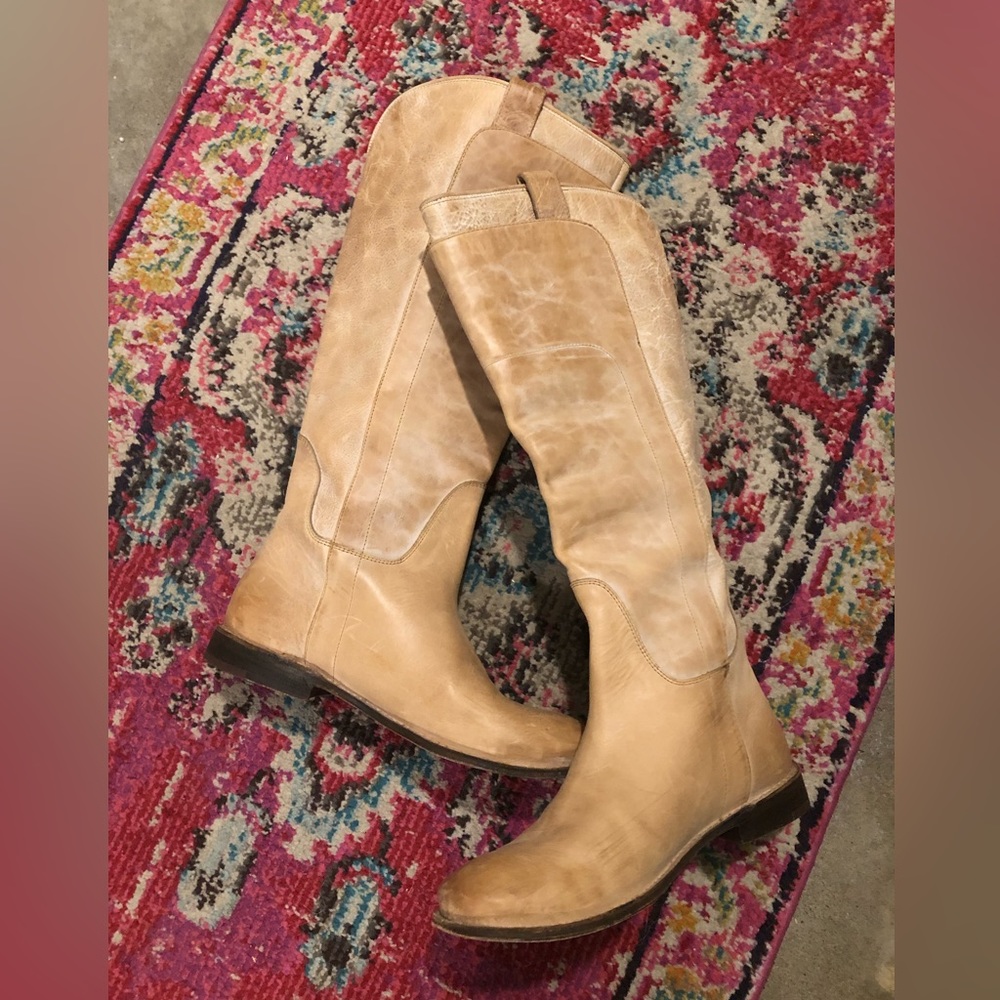 Womens Frye Boots. Incredible like new condition - worn a handful of times. 8.5